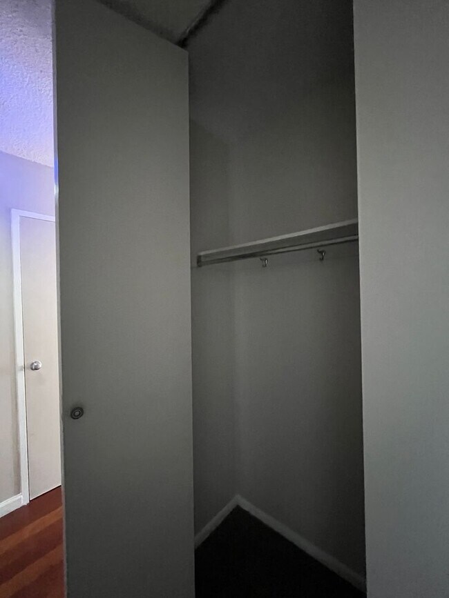 Building Photo - Beautiful High Rise Condo in Washington Sq...