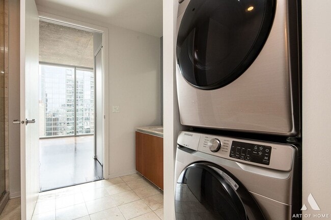 Building Photo - 600 N Fairbanks Ct