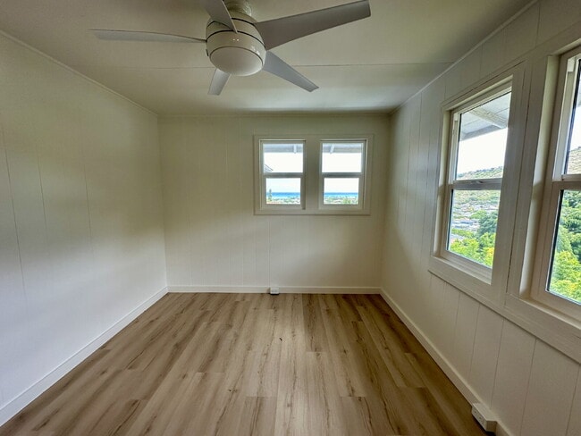Building Photo - Renovated 3BR/2BA Home with Ocean Views – Aina Haina