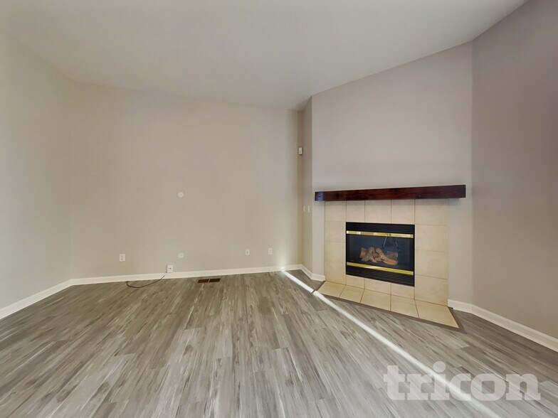 Building Photo - 9570 Long River Dr