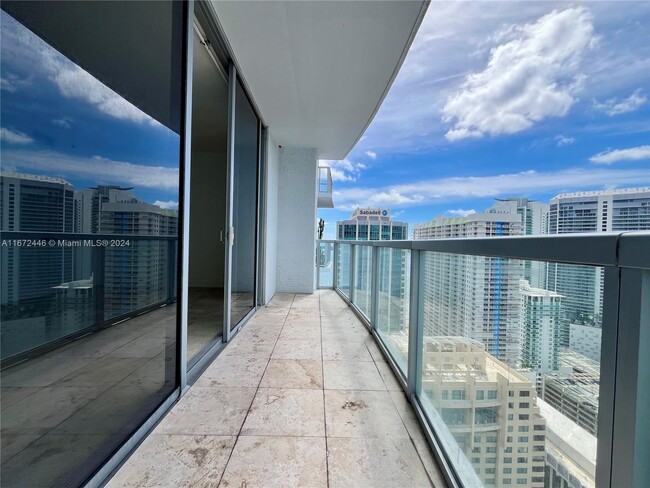 Building Photo - 1050 Brickell Ave