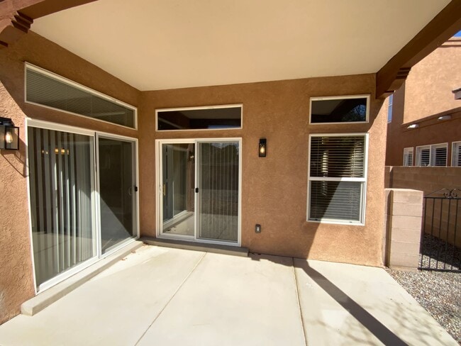Building Photo - 3 Bedroom Single Story Home Available Near...