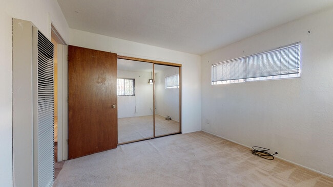 Building Photo - UPTOWN 3/BD 2/BA 1/CP WORKSHOP