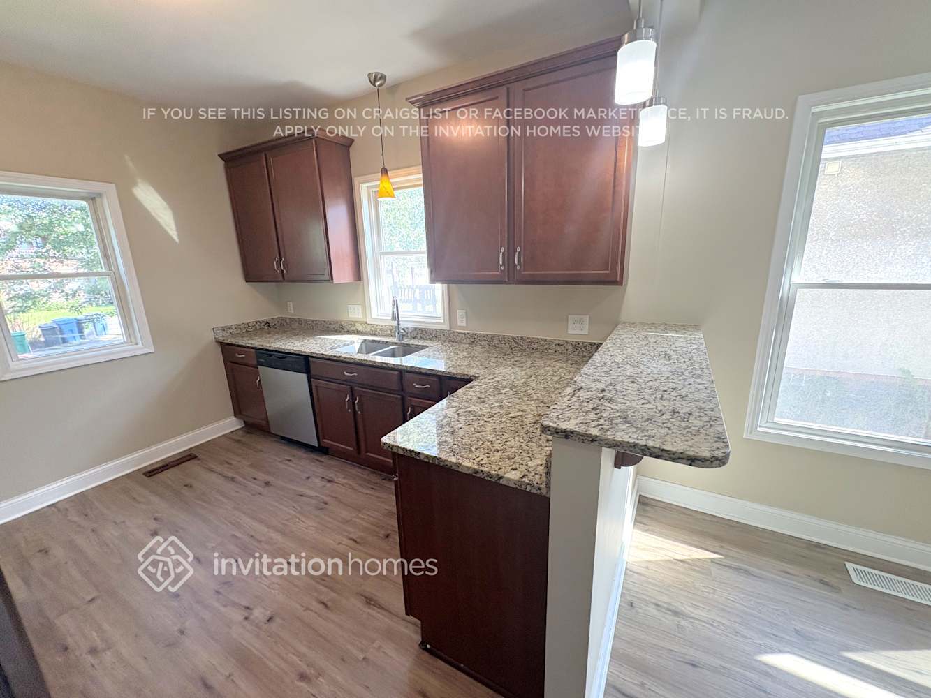 Building Photo - 1024 25th Ave SE