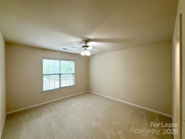 Building Photo - 1304 Ridgehaven Rd