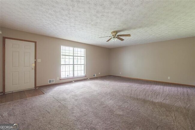 Building Photo - 310 Summerwood Dr