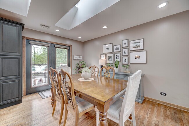 Building Photo - 7215 Larchwood Ln