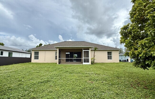Building Photo - 4129 NE 19th Pl