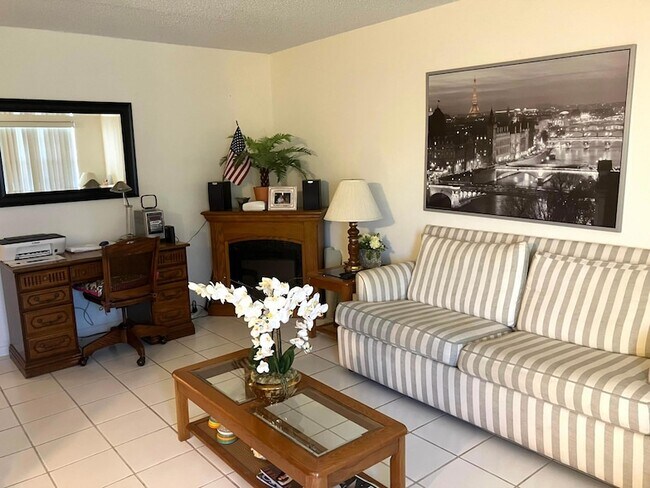 Building Photo - 283 Durham E