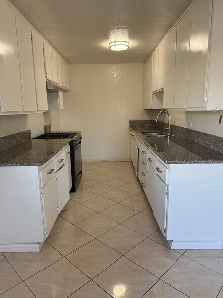 Building Photo - 7782 Newman Ave