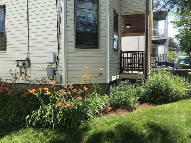 Building Photo - 15 Hull St