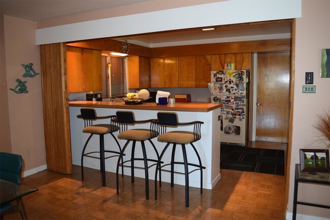 Building Photo - 301 Homan Ave