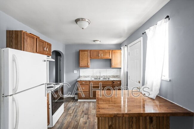 Building Photo - 4537 Crittenden Ave