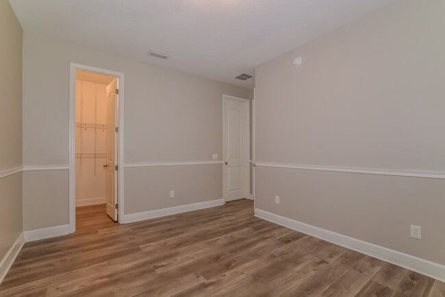 Building Photo - 958 Belle Oak Dr