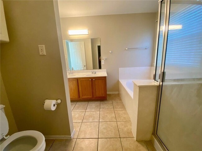 Building Photo - 111 Salado Dr