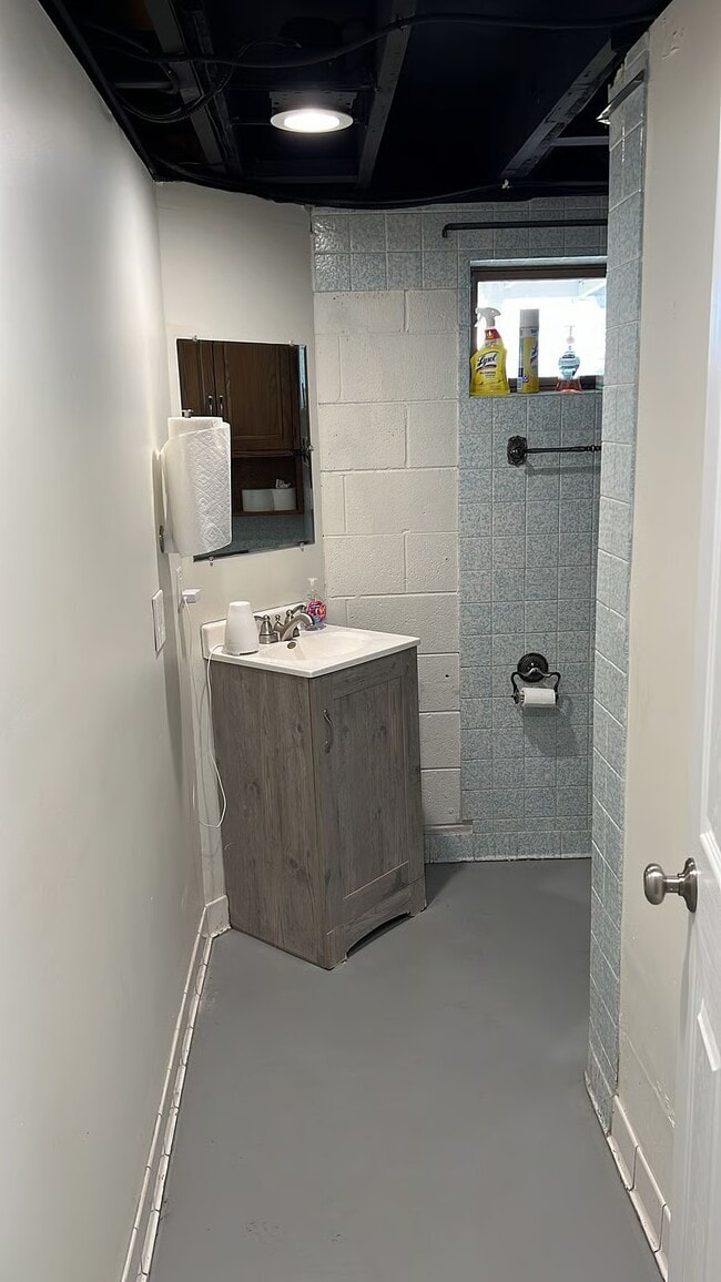 Building Photo - 15125 Washington Ave