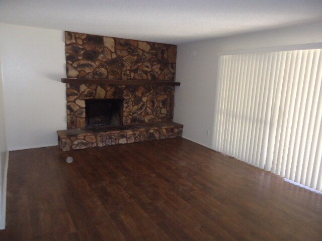 Building Photo - 3 Bedroom - 2 Bathroom Single Story Home i...