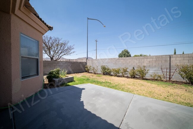 Building Photo - 2085 Alan Ladd Dr