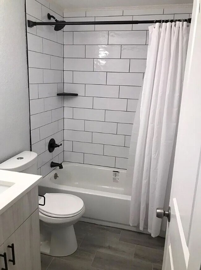 Building Photo - Updated 3 bedroom in 80010 - Move in Ready!