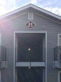 Building Photo - 3 Bd/2 Ba Condo on College Hill!  One mont...