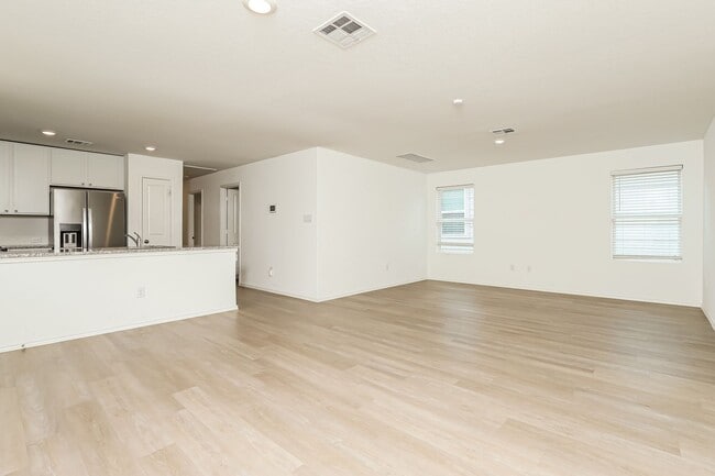 Building Photo - First time rental. Newer build home locate...