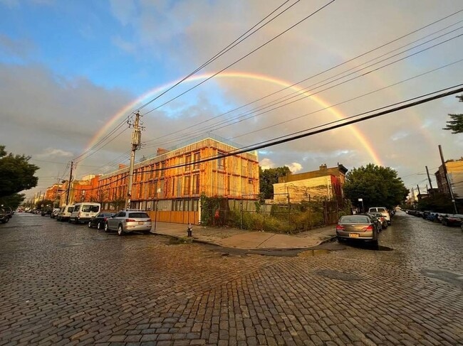 Building Photo - 199 Conover St