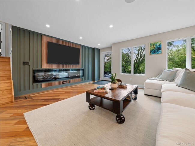 Building Photo - 5 N Hills Rd