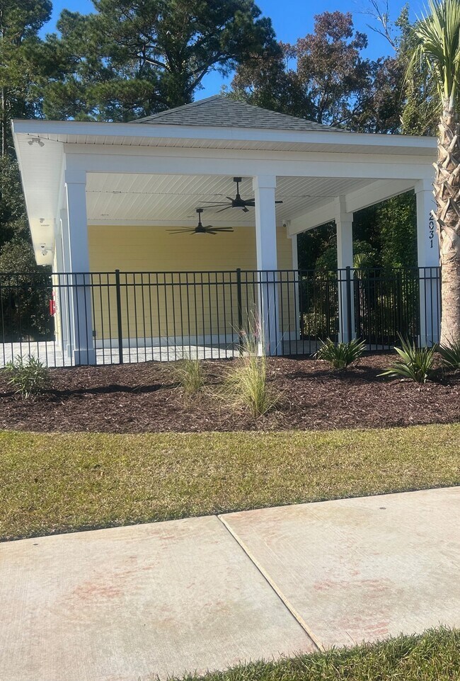 Building Photo - 284 Meadows Dr