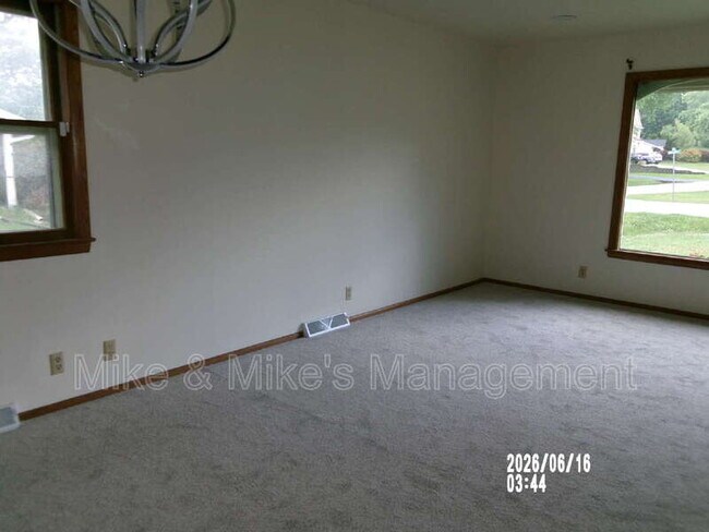 Building Photo - 18620 Midland Pl