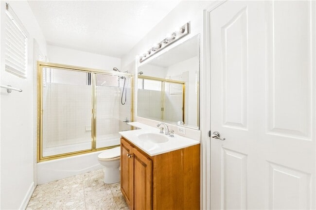 Building Photo - 5824 Spinnaker Bay Dr