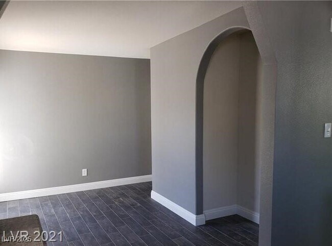 Building Photo - 3115 E Dillon Ave