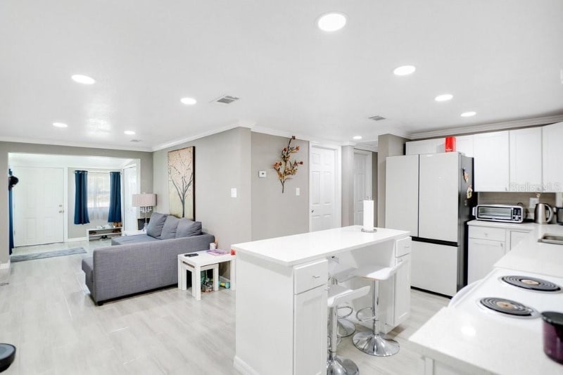 Building Photo - 2907 E Washington St