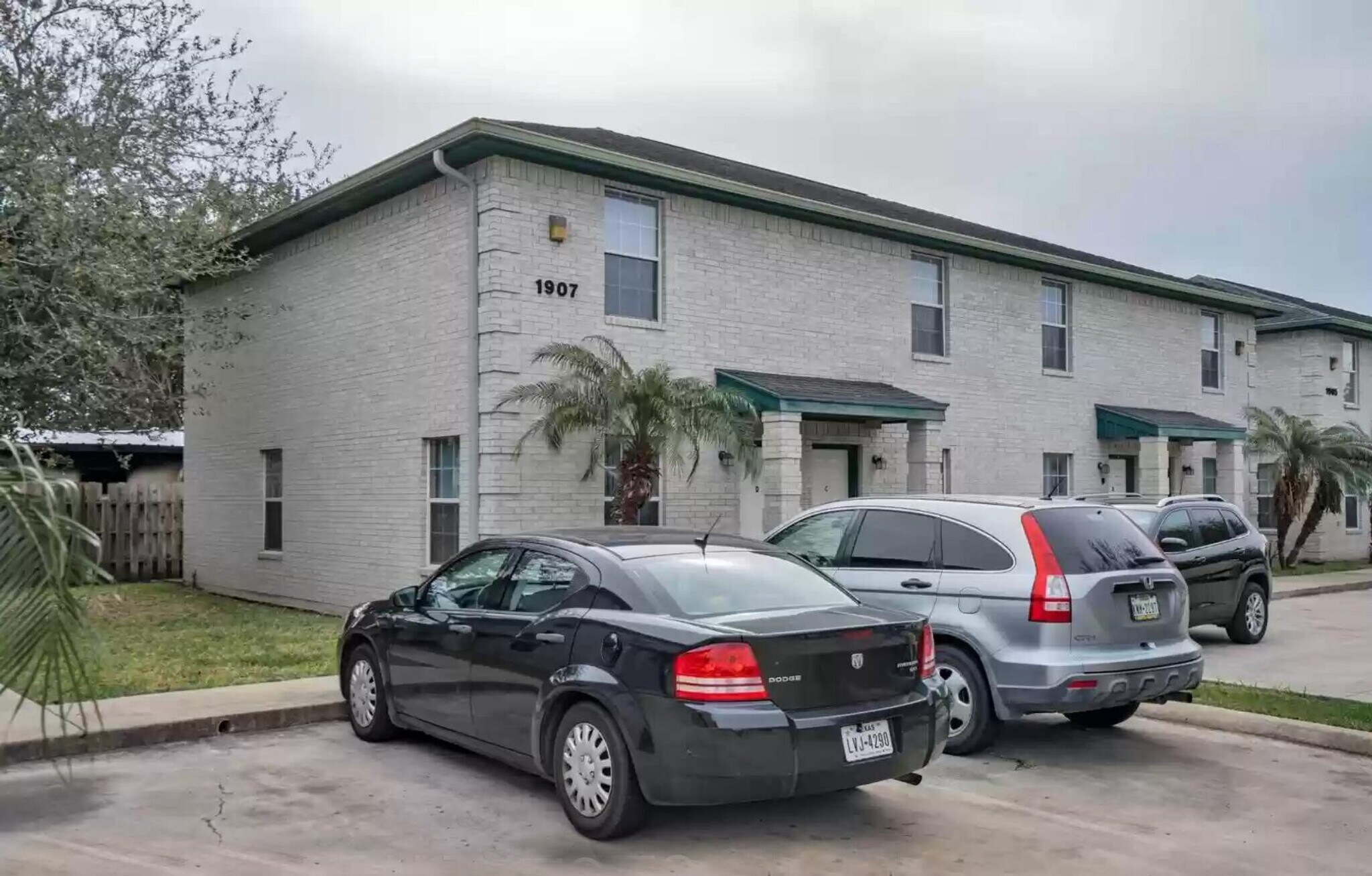 Building Photo - 1905 Maria Isabel Dr