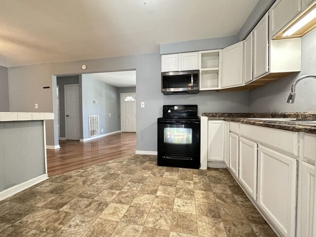 Building Photo - 496 Louisiana Ave. Clarksville, TN 37042