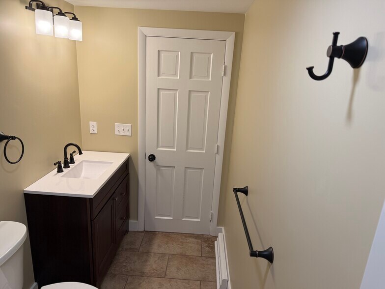 Building Photo - 420 Church St