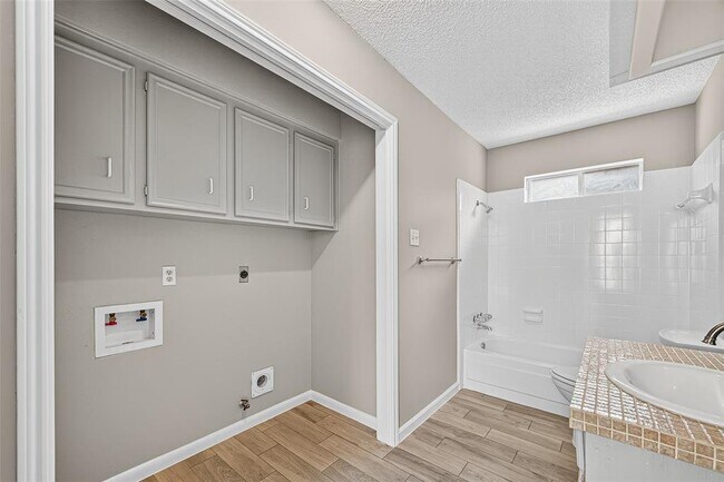 Building Photo - 16019 Parksley Dr