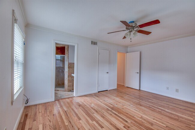 Building Photo - 4710 Willowbend Blvd