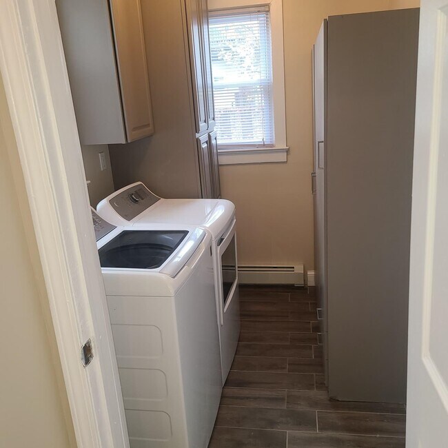 Building Photo - 99 Booraem Ave