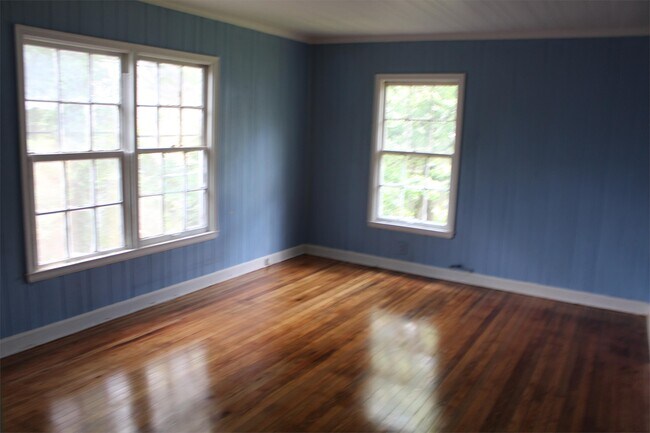 Building Photo - 811 N Davis St