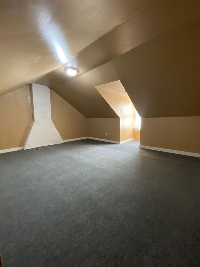 Building Photo - Spacious 3 BR /1 Ba Home in Lancaster City