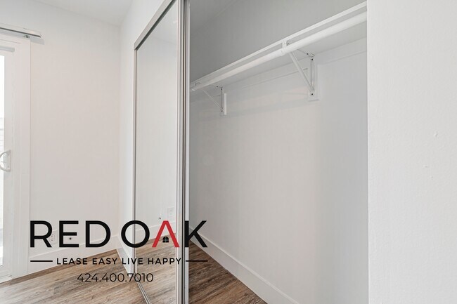 Building Photo - 1841 S Manhattan Pl