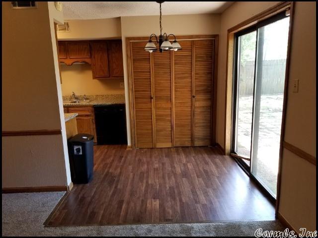 Building Photo - 39 Oak Forest Loop