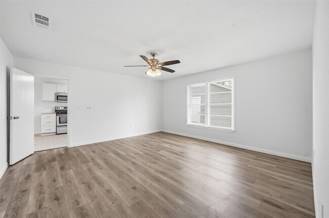 Building Photo - 418 Russell St