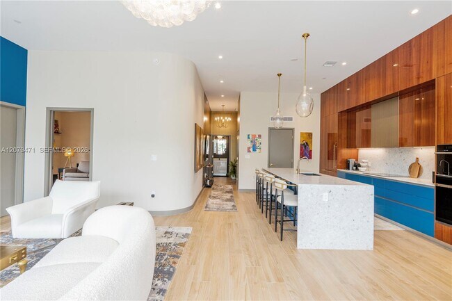 Building Photo - 2678 Tigertail Ave