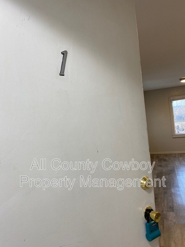 Building Photo - 862 N 5th St