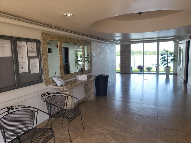 Building Photo - 1075 NE Miami Gardens Dr