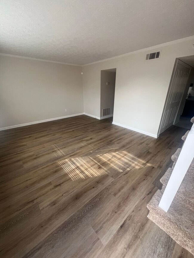 Building Photo - Available now!!! 2 Story townhome across from Briscoe Park!!