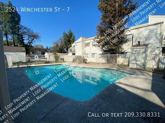 Building Photo - 2524 Winchester Dr