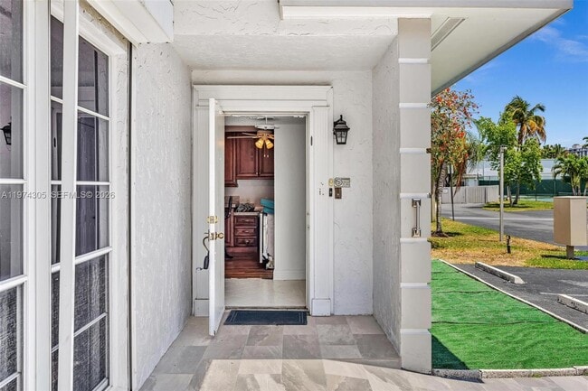 Building Photo - 825 NE 26th Ave