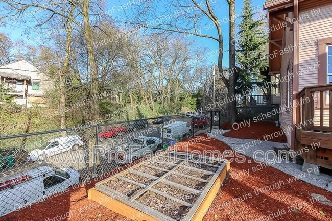 Building Photo - 3232 N Michigan Ave